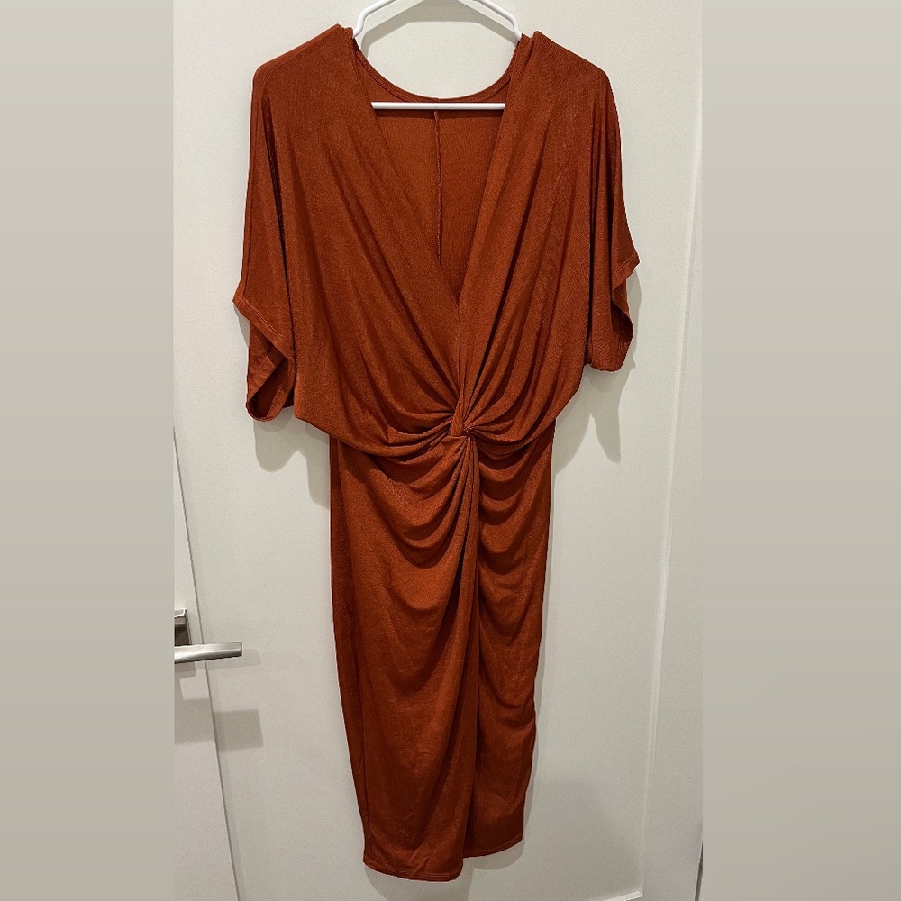 NWT never worn size L Stretchy brown midi dress with front slit and front twist - Picture 6 of 8